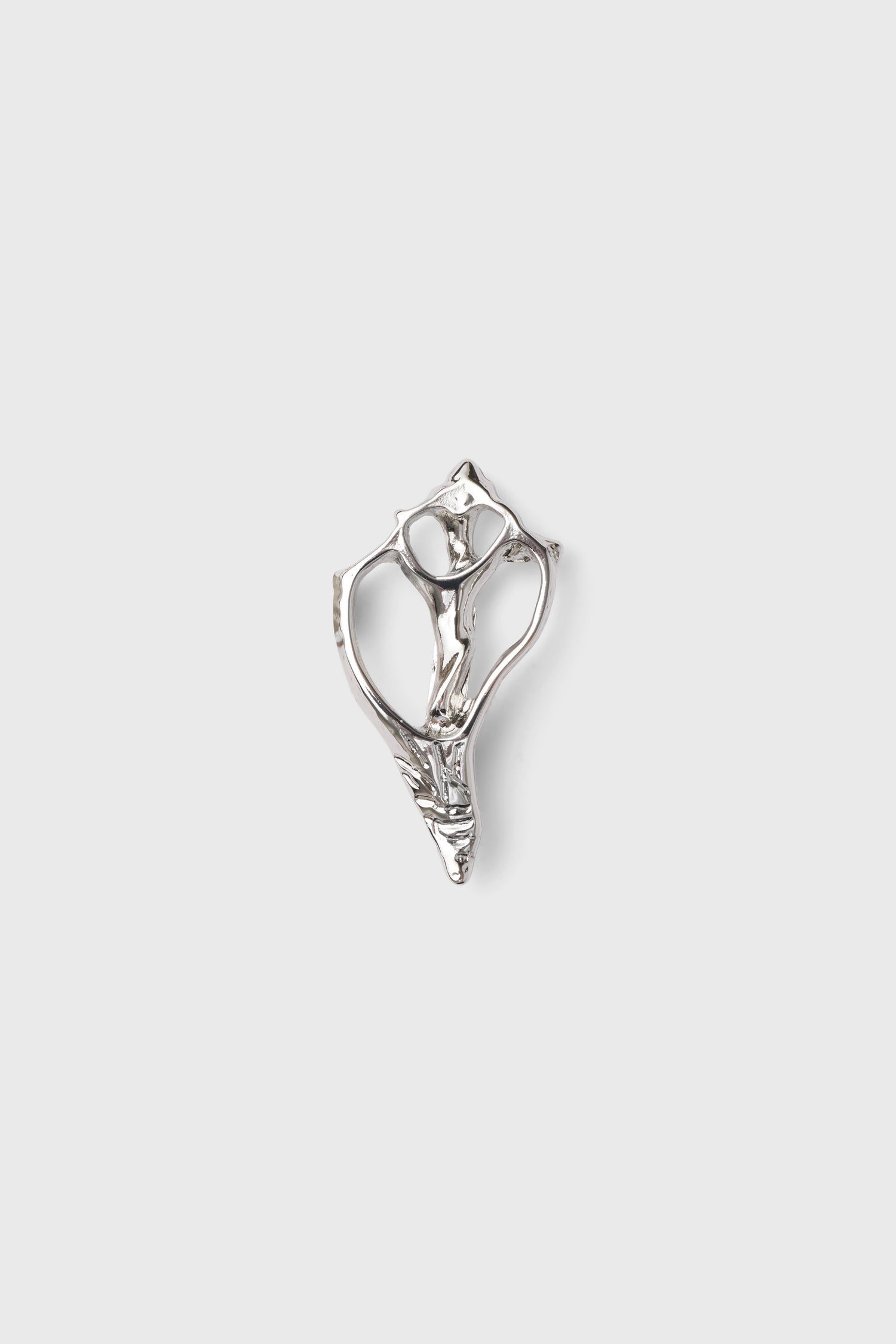 The petite Seashell brooch
