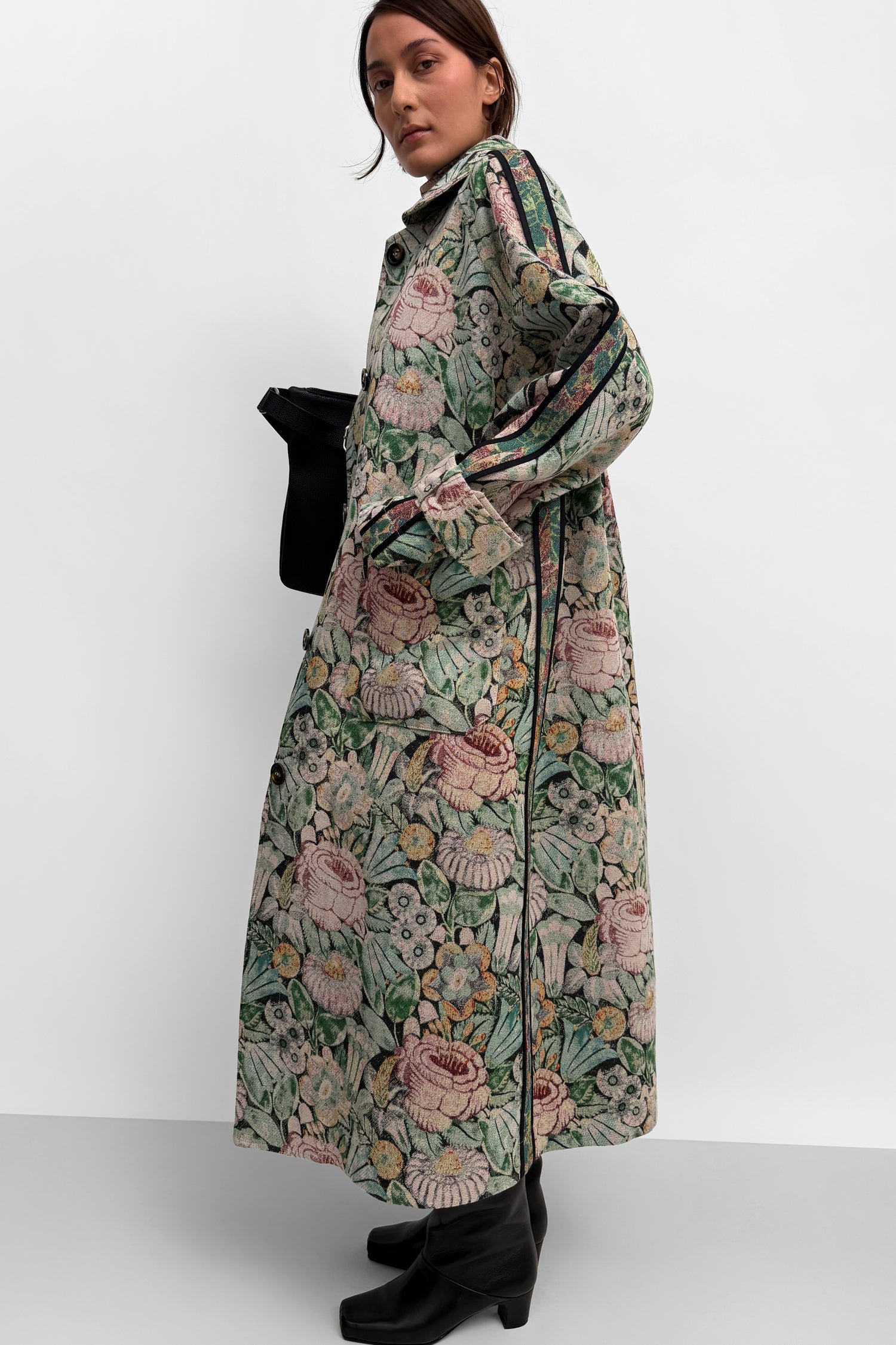 The Yuna jacquard coat in Opulent rose